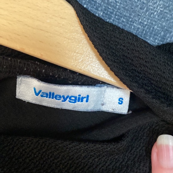 Valleygirl - Black Sleeveless, Chocker and V neckline Top - Size Small - Picture 5 of 5